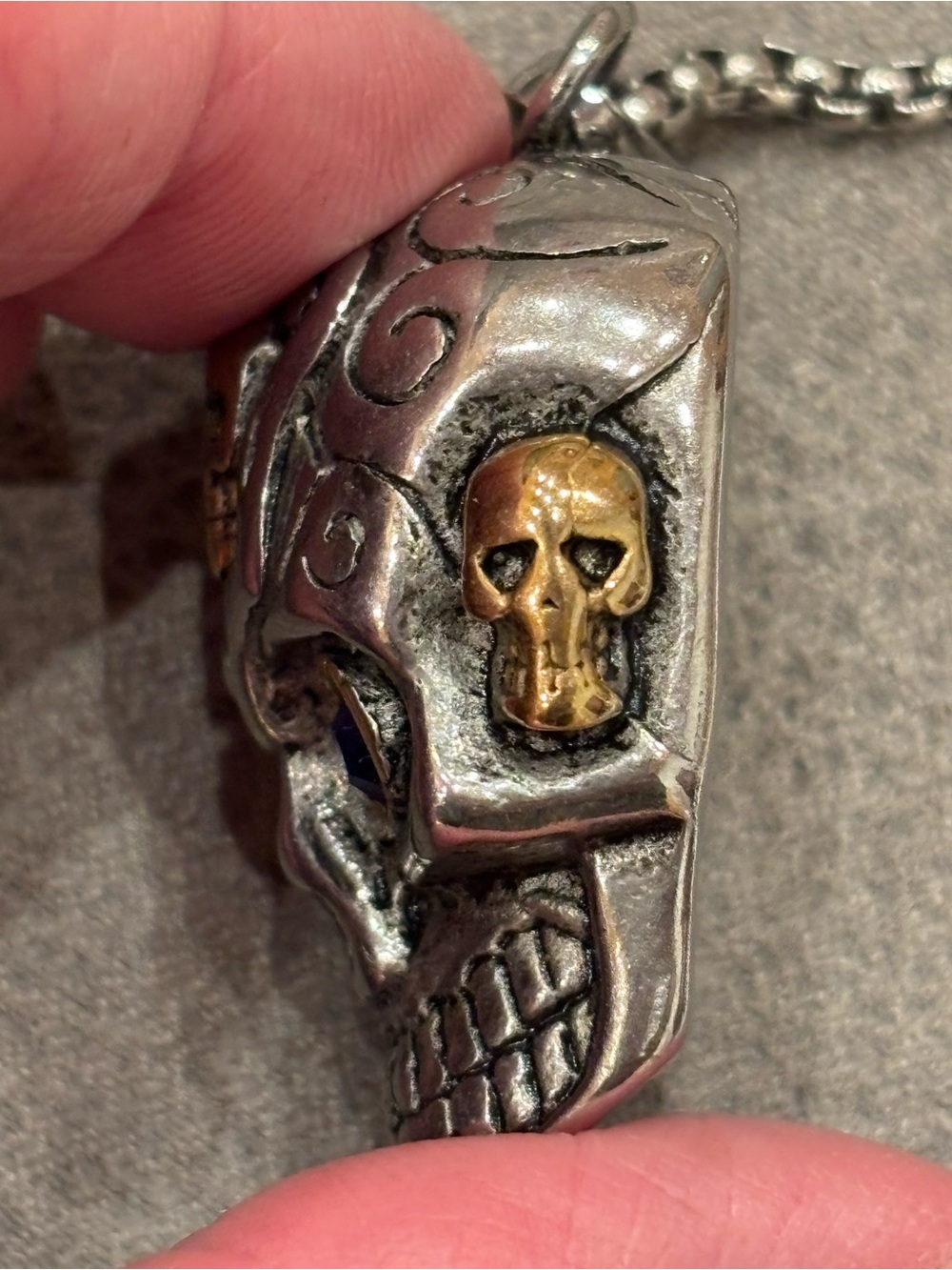 Stainless steel Skull Pendant Necklace with Blue Crystal Eyes - Picture 5 of 7